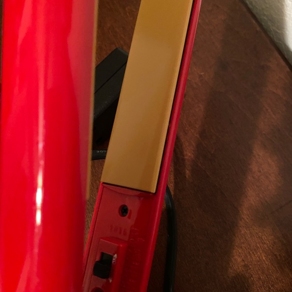 CHI Ultra Flat Iron - Picture 3 of 3